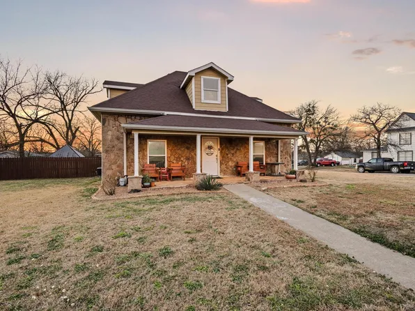 115 D St, Whitesboro, TX 76273