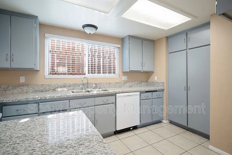 2 bed, 1.5 bath, 910 sqft, $1,950 — Photo 1