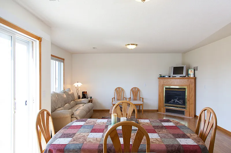 3 bed, 2.0 bath, $1,585 — Photo 3