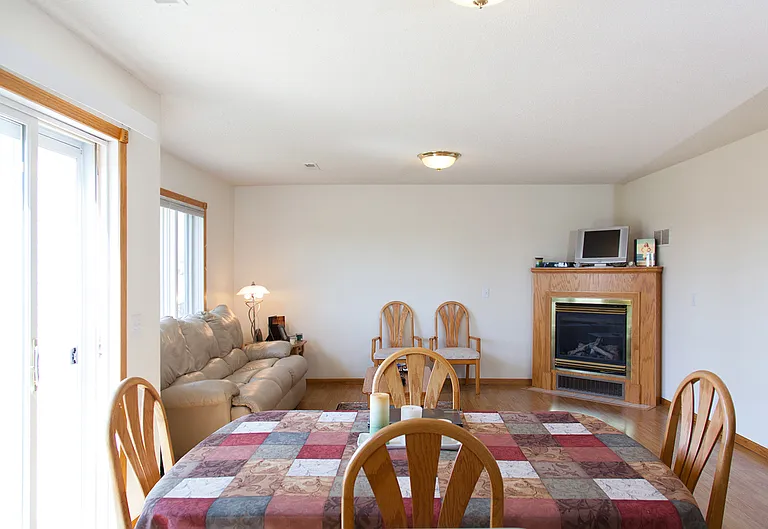 1511 Summit St — Photo 3