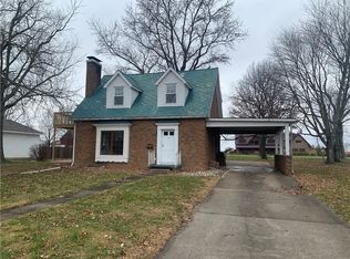 112 N 9th St, Altamont, IL 62411