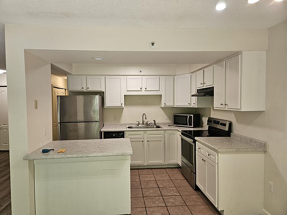 3rd image of 131 Temple Avenue #10