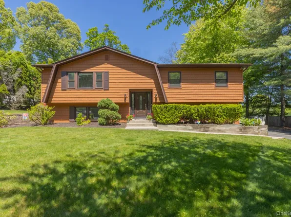 4 Apple Court, Nanuet, NY 10954