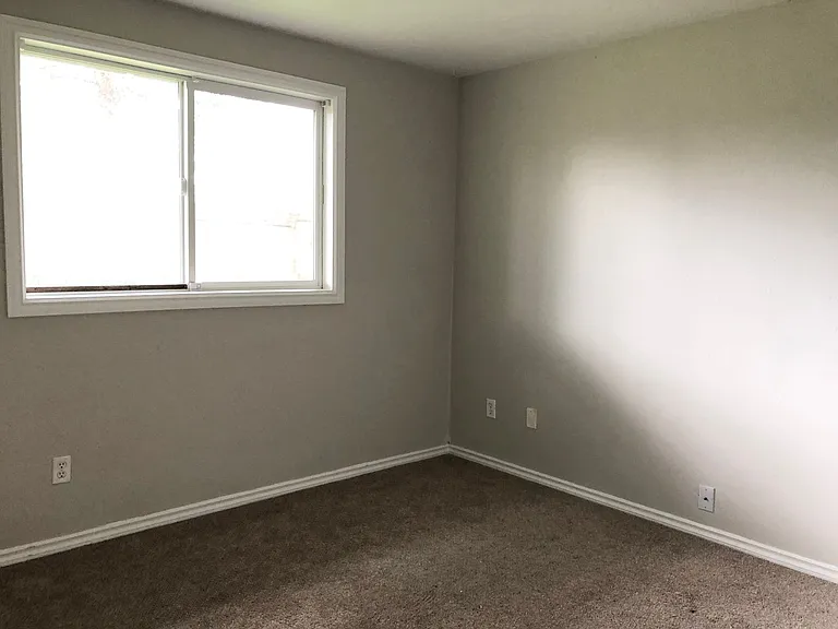 EM1112-B — Photo 19