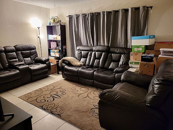 2nd image of 1641 Mockingbird Ln