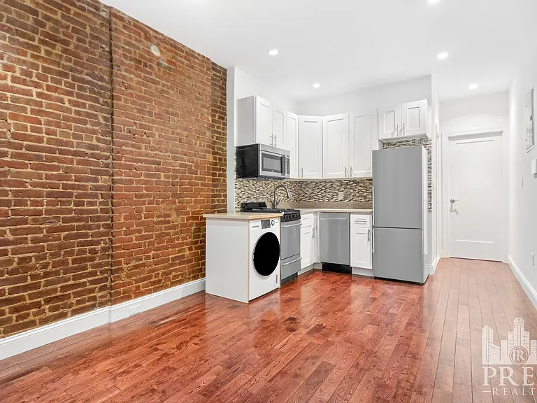176 E 85th St #2B — Photo 2