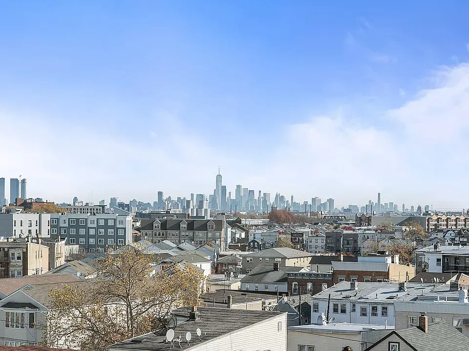 2 bed, $2,919 — Photo 2