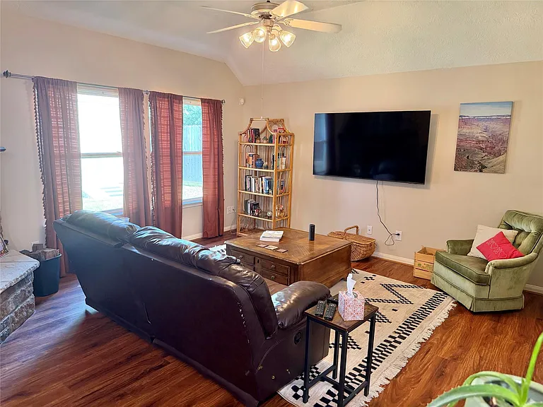 1907 Tavish Ln — Photo 18