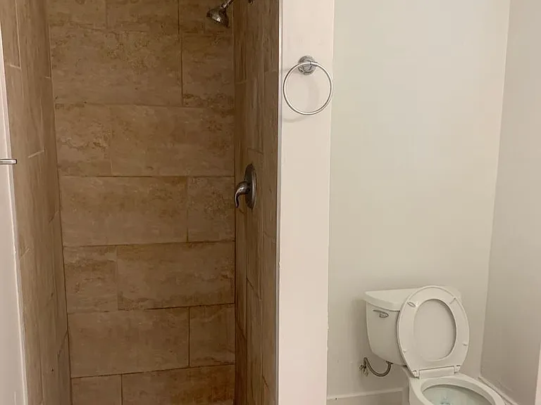 124 Chester Ave — Photo 10
