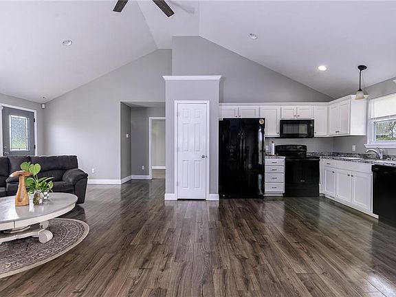 4th image of 29535 195th St