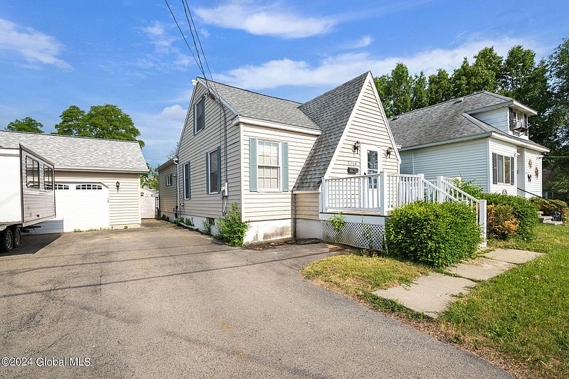 2nd image of 2768 Edgewood Avenue