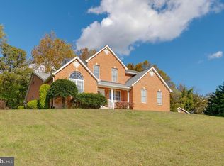 215 Hoile Ln, Huntingtown, MD 20639