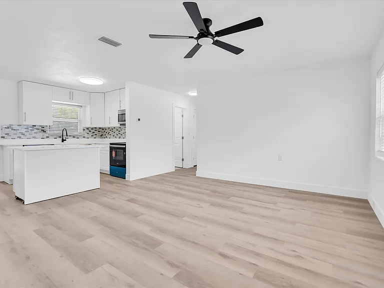 8801 Sunlit Cove Dr NE — Photo 6