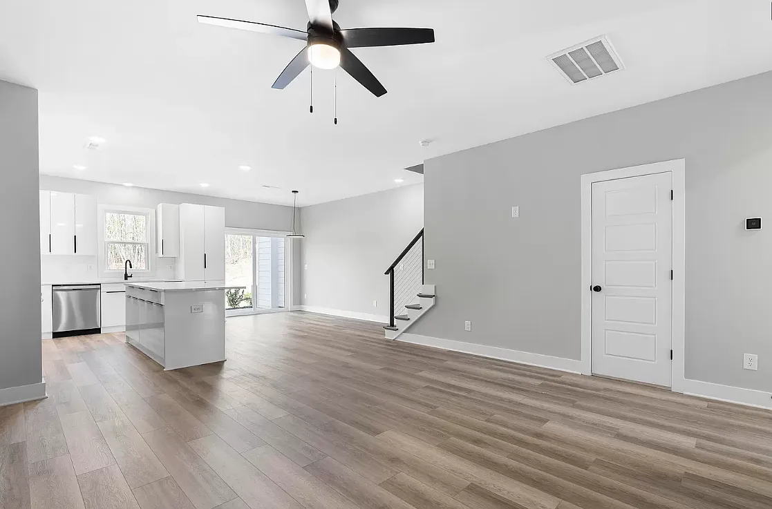 3 bed, 2.5 bath, 1740 sqft, $1,974 — Photo 3