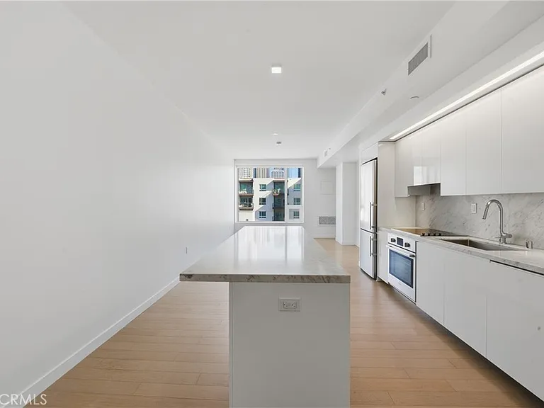 1050 S Grand Ave #708 — Photo 7