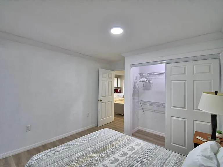 2405 Roslyn Ln #C — Photo 15