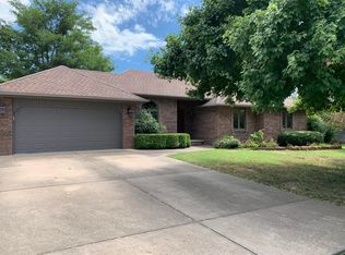 106 N 37th St, Nixa, MO 65714