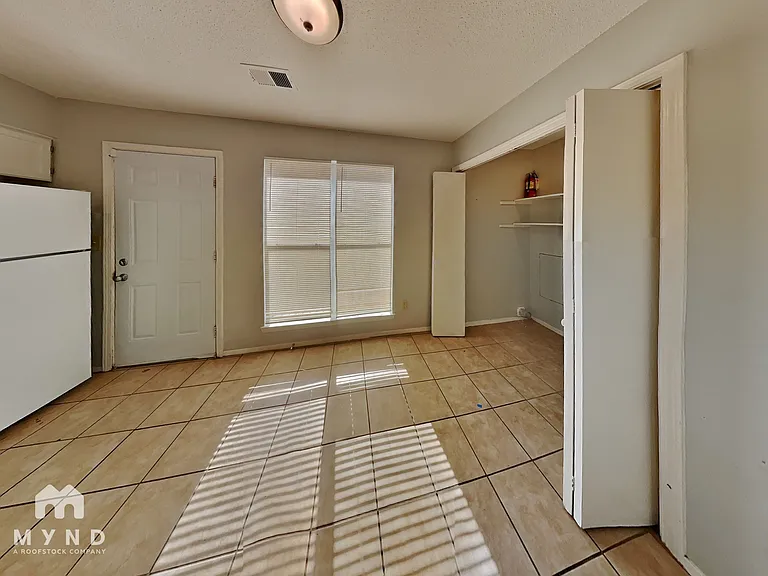 3535 Laurel Cv — Photo 4