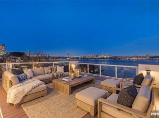 1286 River Rd, Edgewater, NJ 07020