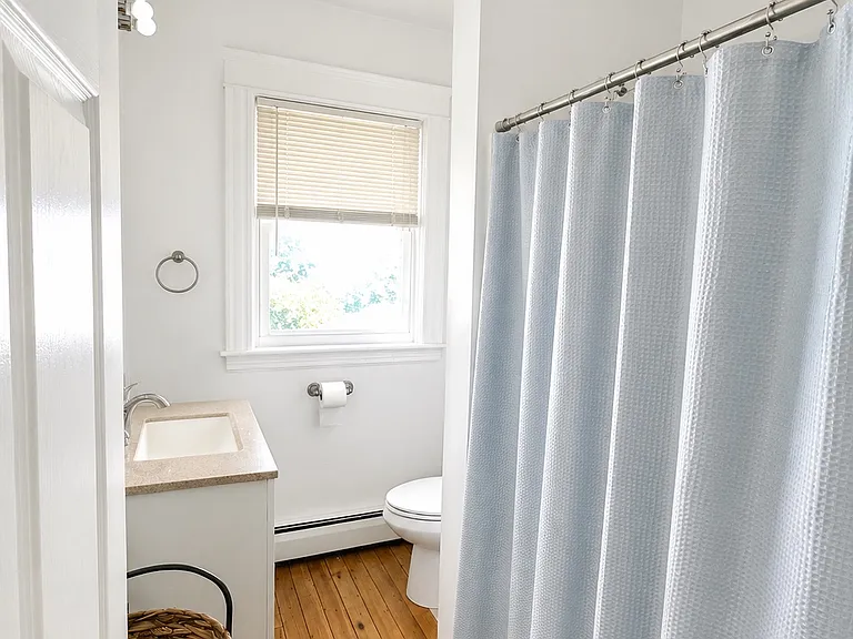 37-39 Pembroke Ave #2 — Photo 5