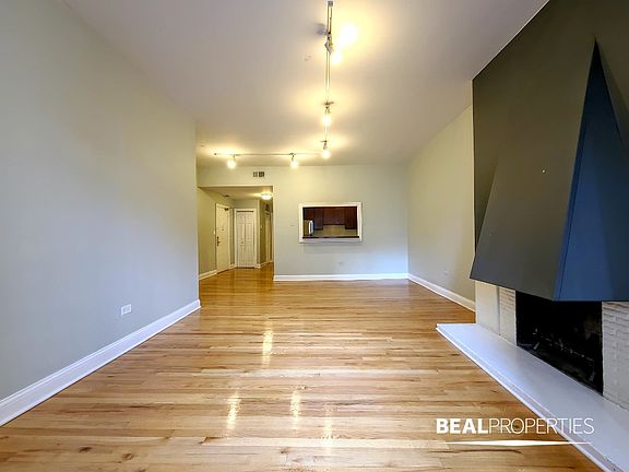 4th image of 1425 N Dearborn St #1425D2
