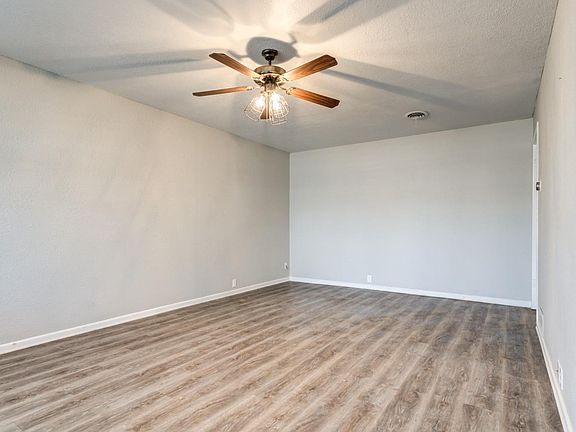 4th image of 4409 49th St