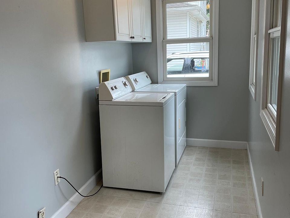 laundry room/entry