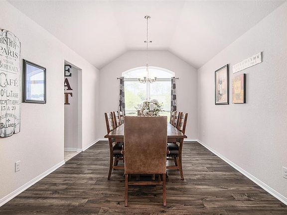 FORMAL DINING