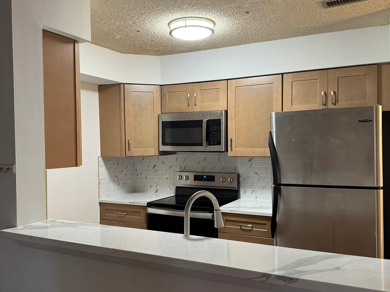2 bed, 920 sqft, $2,400 — Photo 4