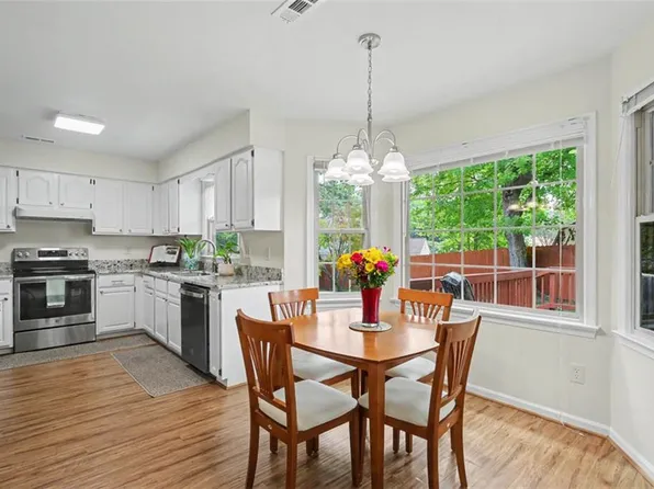 844 Yorkshire Ln, Newport News, VA 23608