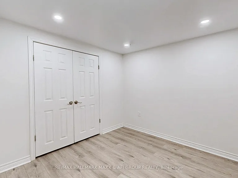 719 Shanahan Blvd — Photo 18