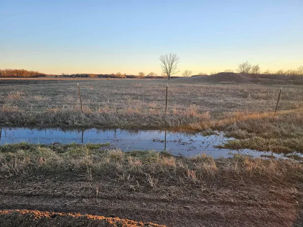 3209 NW 60th St, Newton, KS 67114