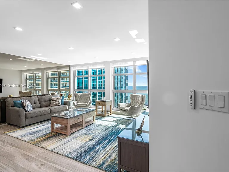 5055 Collins Ave #10H — Photo 31