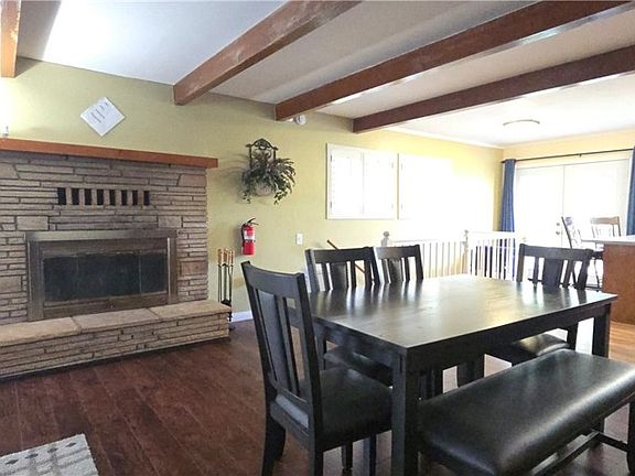 4th image of 24032 Alpine Dr