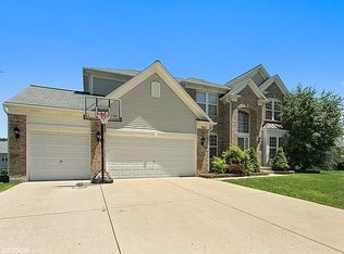 906 Blue Ridge Dr, Streamwood, IL 60107