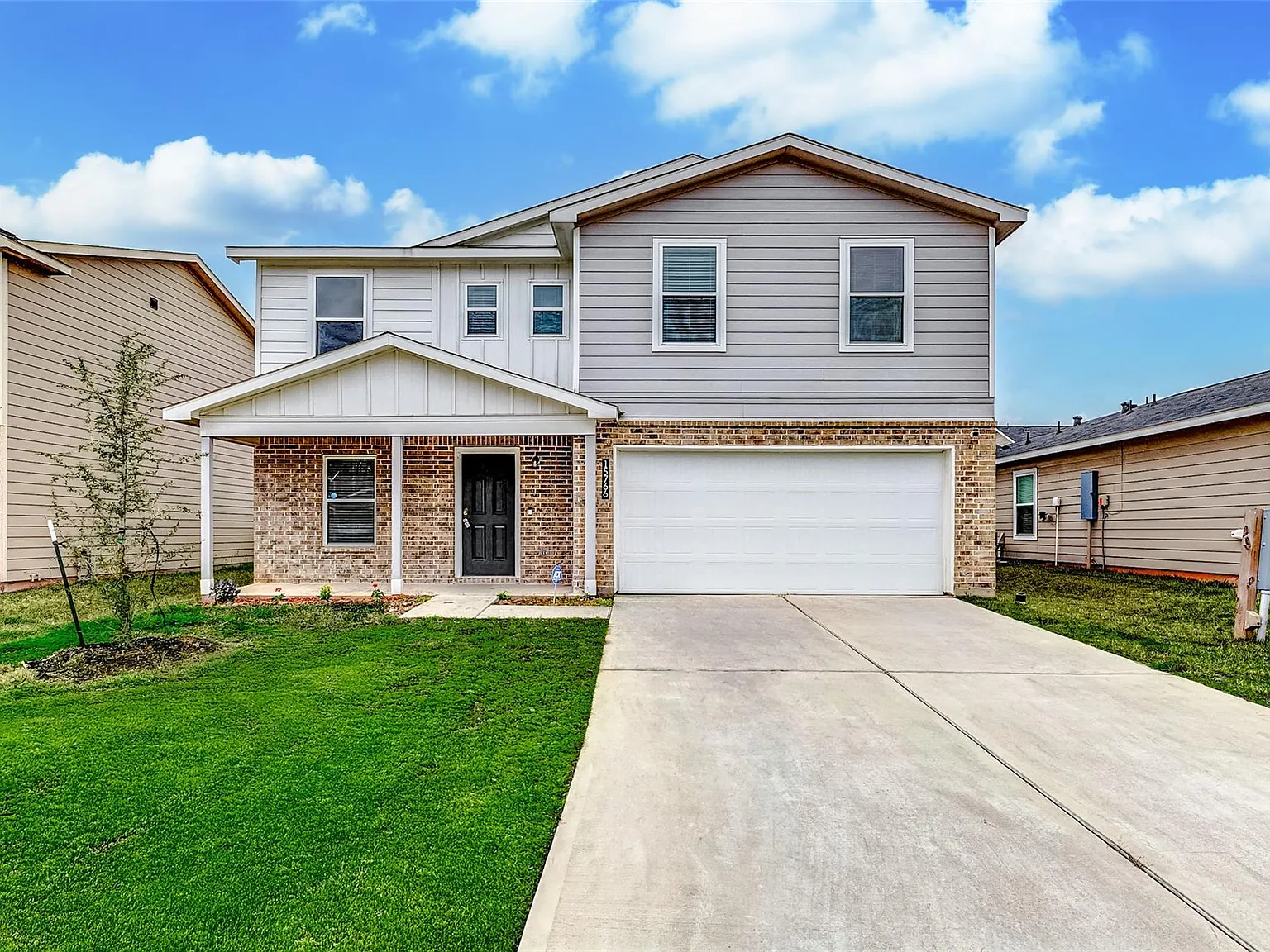 4 bed, 2.5 bath, 2096 sqft, $2,100 — Photo 2