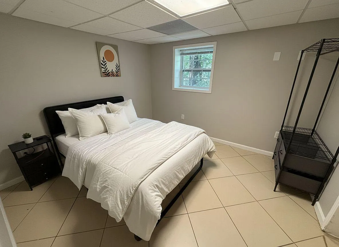 4 bed, 4.0 bath, 2300 sqft, $676 — Photo 1