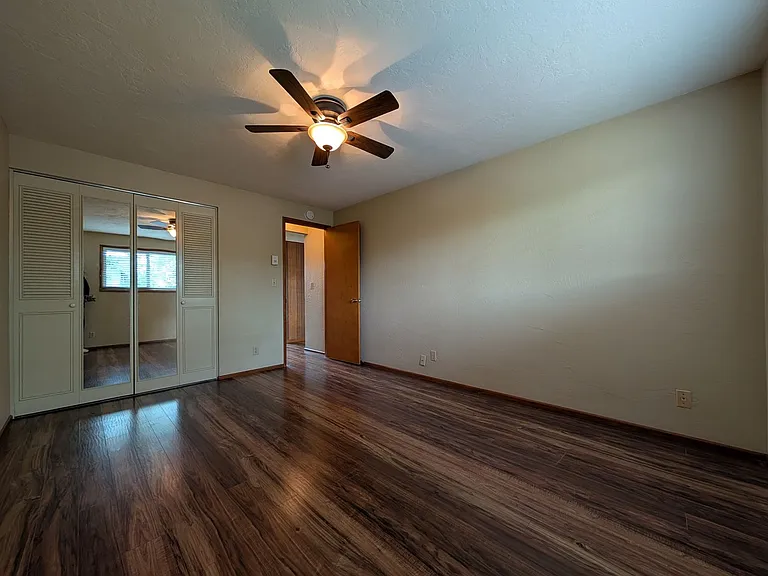 Silver Lace Apartments — Photo 13