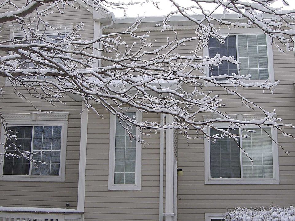 Middle unit, private entrance & 2 car garage