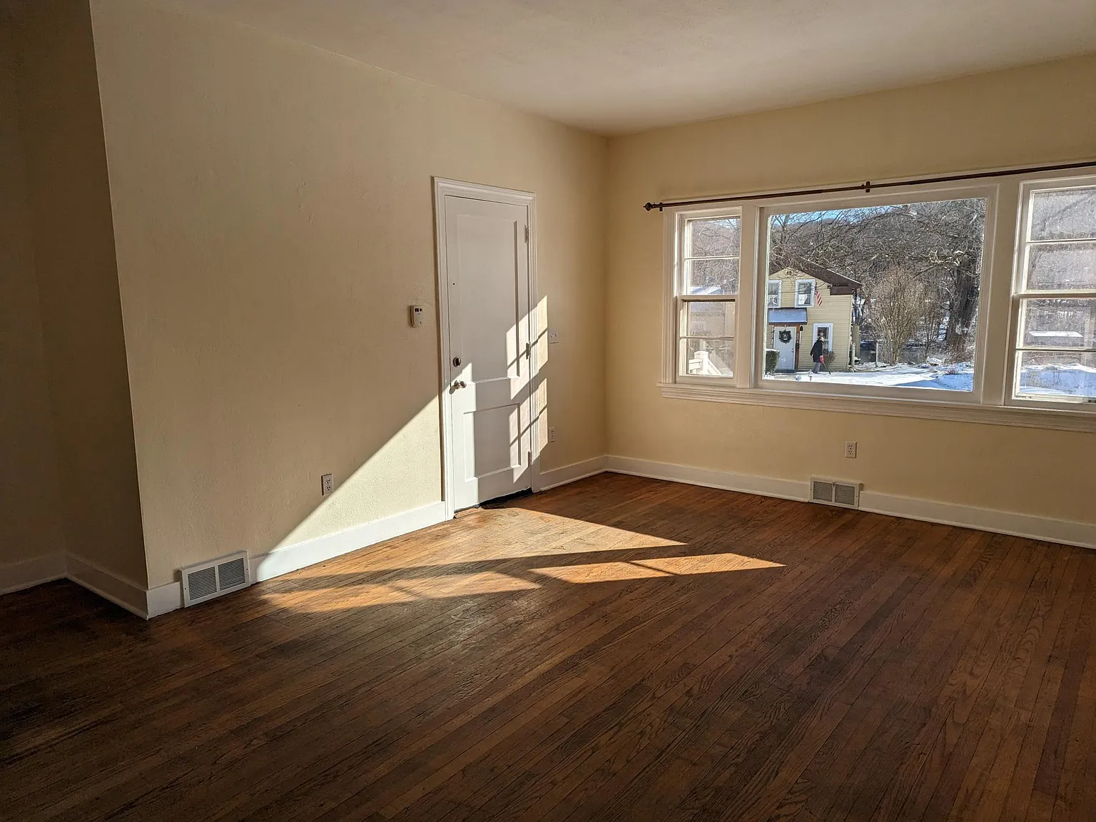 4 bed, 1.5 bath, 1500 sqft, $825 — Photo 3