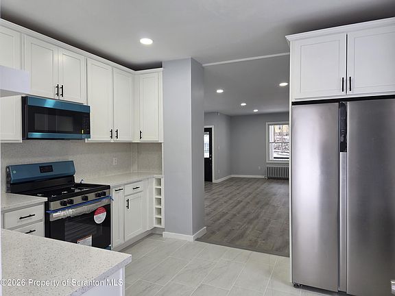 5th image of 1422 N Rebecca Ave