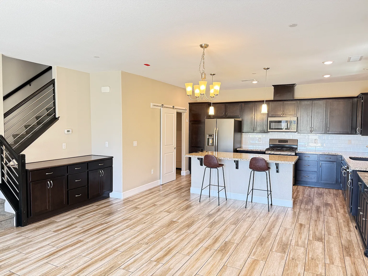 3 bed, 2.5 bath, 1654 sqft, $2,795 — Photo 3