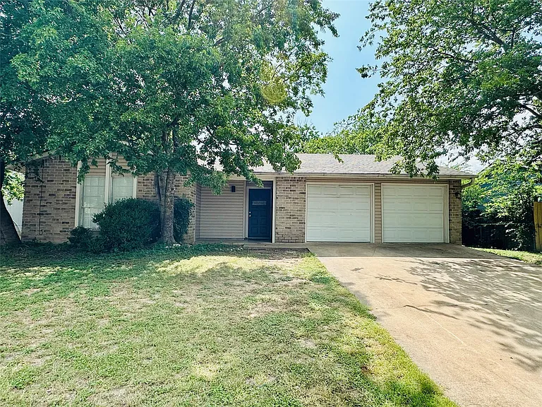 1504 Sagebrush Dr — Photo 1