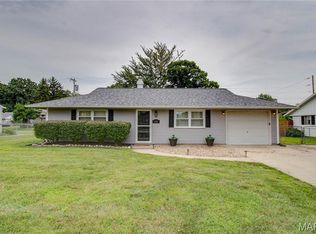 102 Saint Joseph Dr, Godfrey, IL 62035