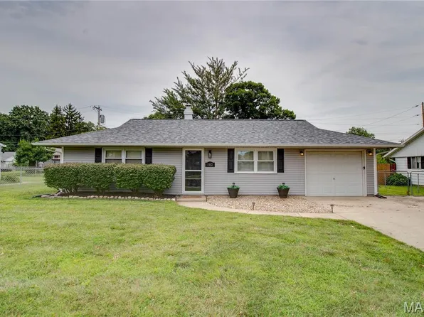 102 Saint Joseph Dr, Godfrey, IL 62035
