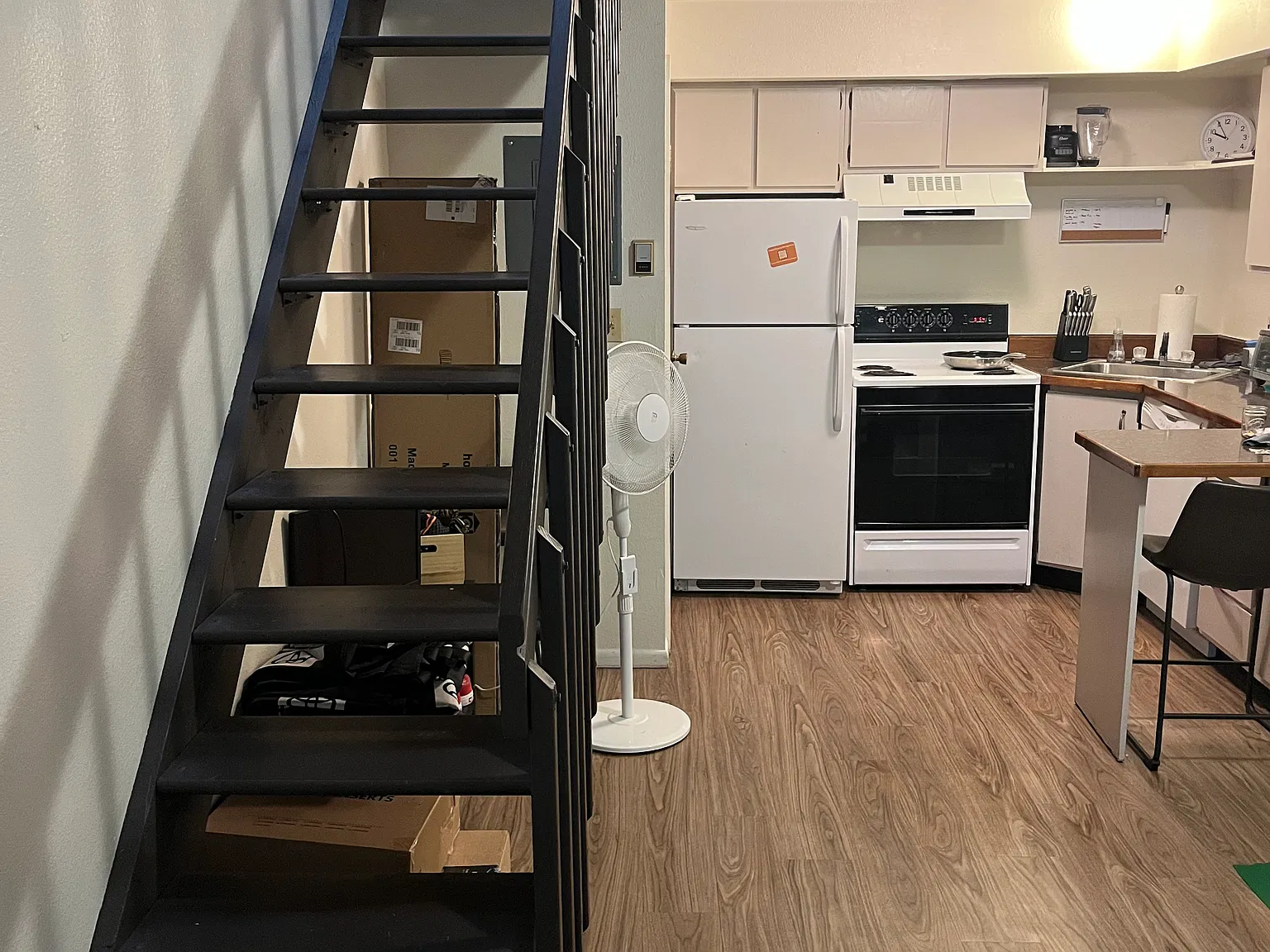 1 bed, 650 sqft, $2,100 — Photo 2
