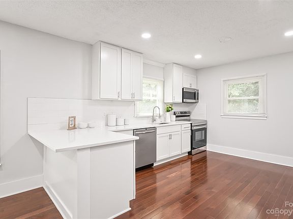 2nd image of 518 Beverly Dr
