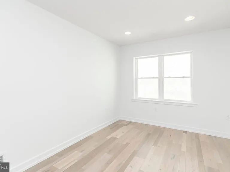 1319 McKean St — Photo 22