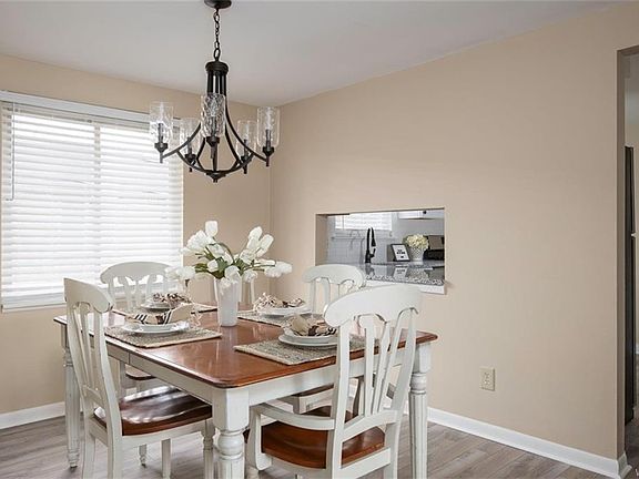 5th image of 72A Old Lyme Dr APT 3