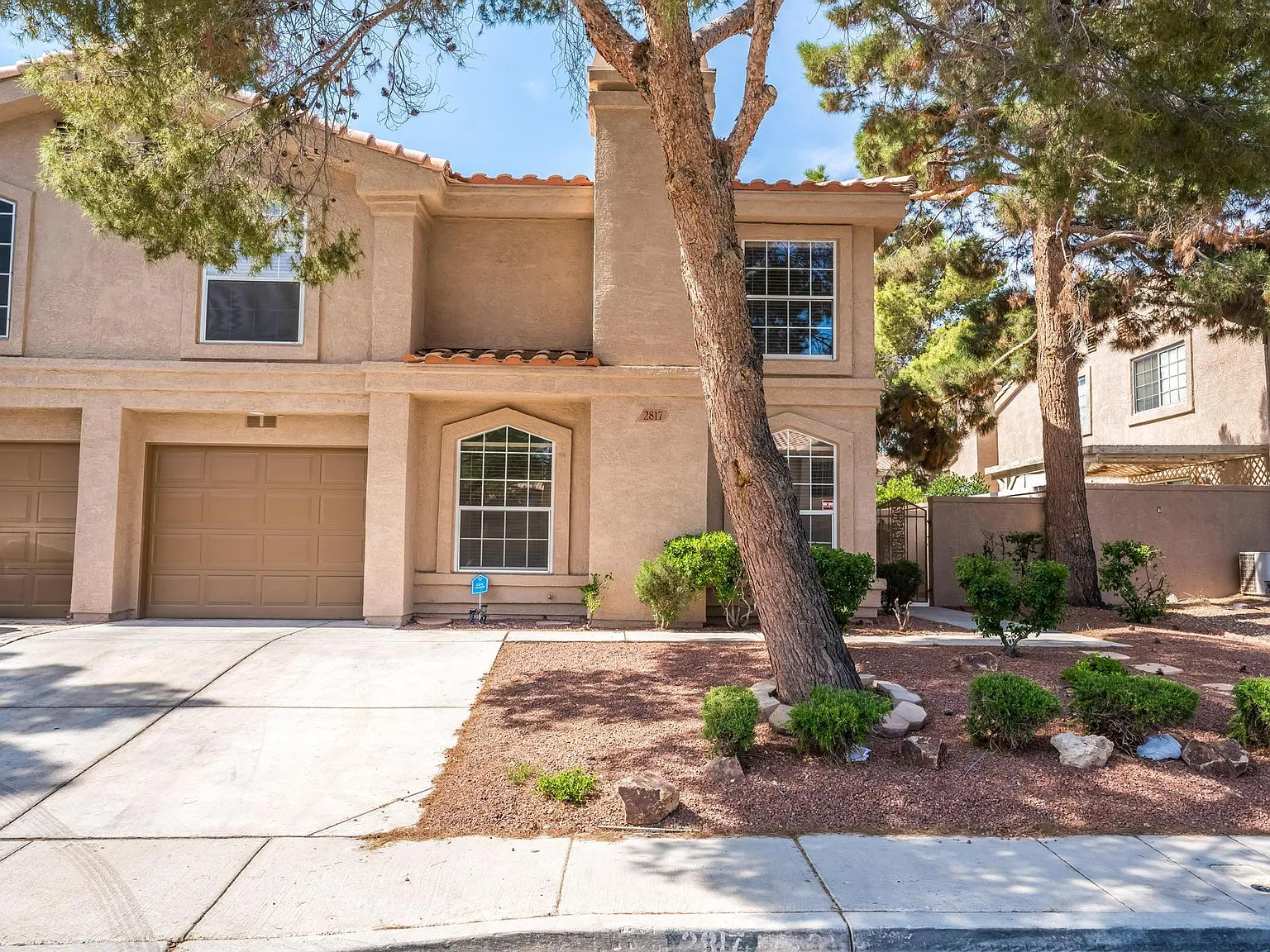 3 bed, 2.5 bath, 1541 sqft, $2,050 — Photo 2